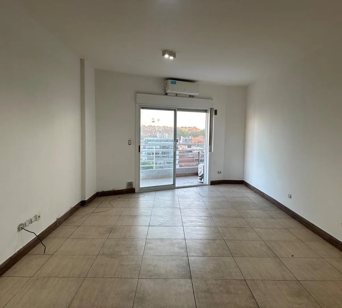 Monoambiente Al Frente con Balcon