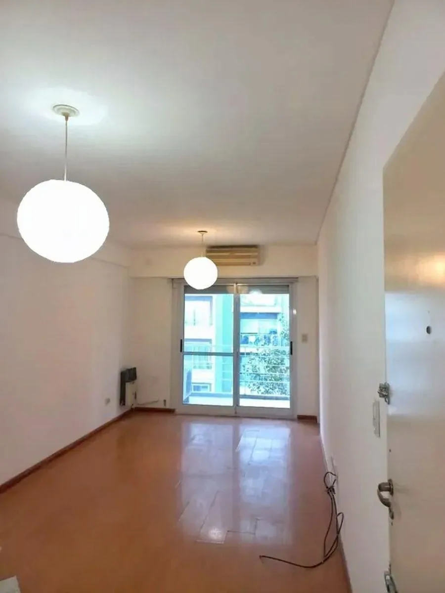 Alquiler de Departamento de 2 Ambientes en Excelente Ubicación de Lomas de Zamora