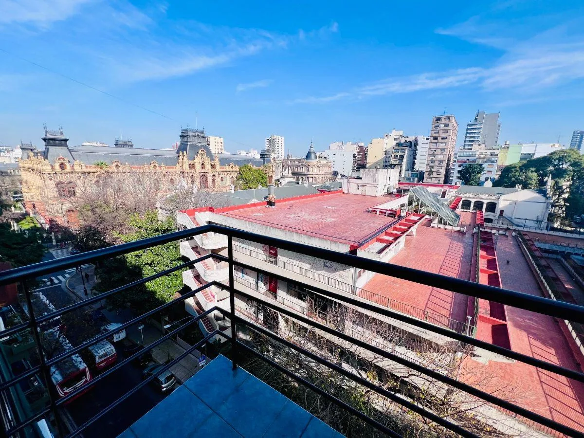Ambiente de 37 m. Riobamba y Cordoba A/profesional Balcon Al Frente Vista Abierta Impecable!
