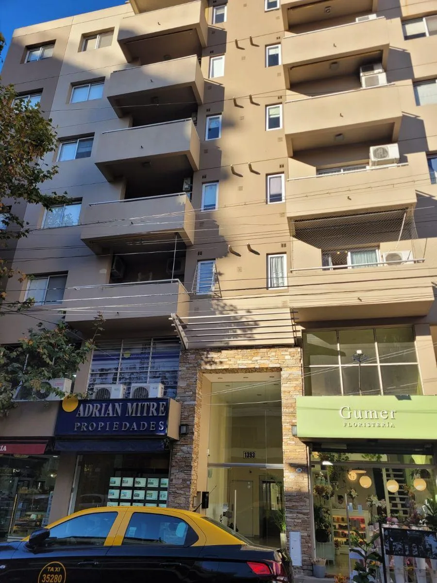 Departamento de 2 Ambientes en Alquiler. Banfield Centro