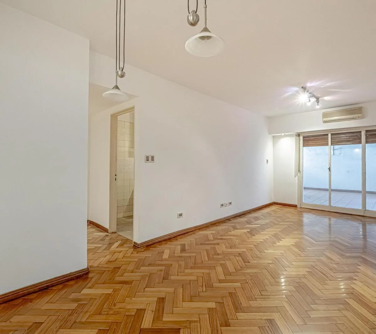 3 комнаты, патио 40 м²