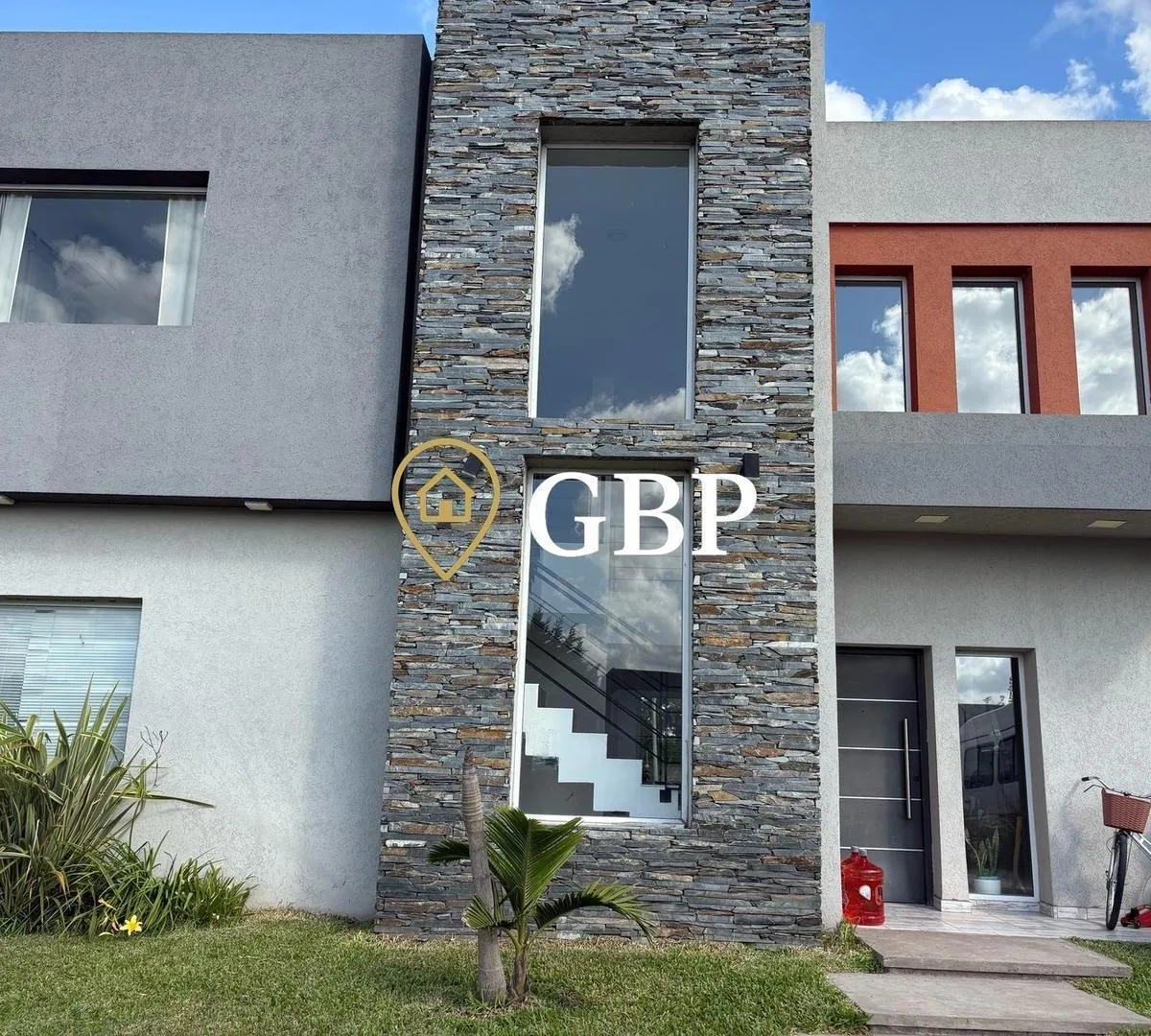Casa en Alquiler Anual en Canning Barrio Cruz del Sur