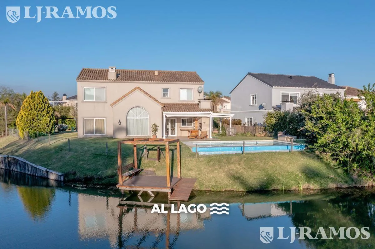 Casa 4 dorms, piscina e churrasqueira