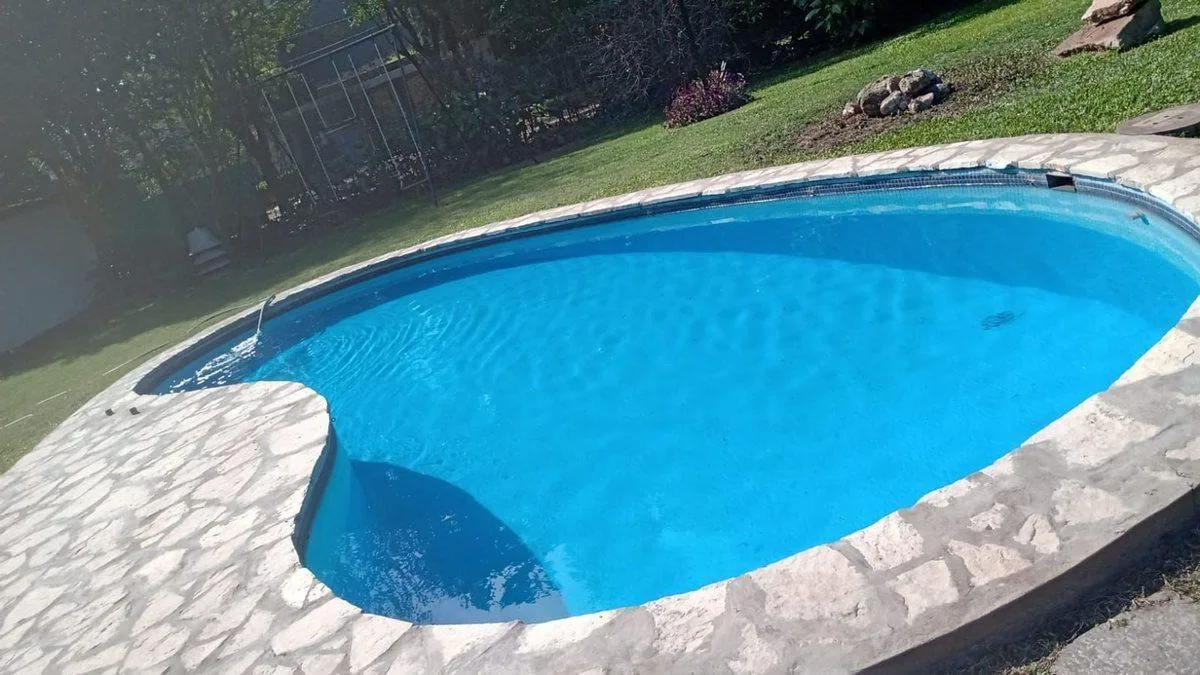 3-room house with pool