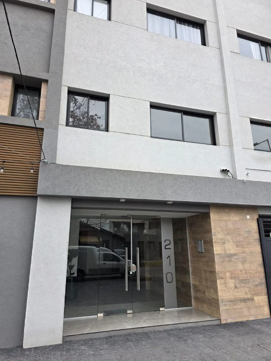 Departamento en Alquiler en Banfield a 3 Cuadras de La Estacion!