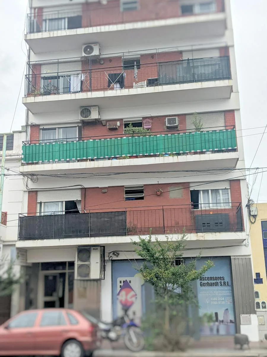 3-room front-facing unit with balcony