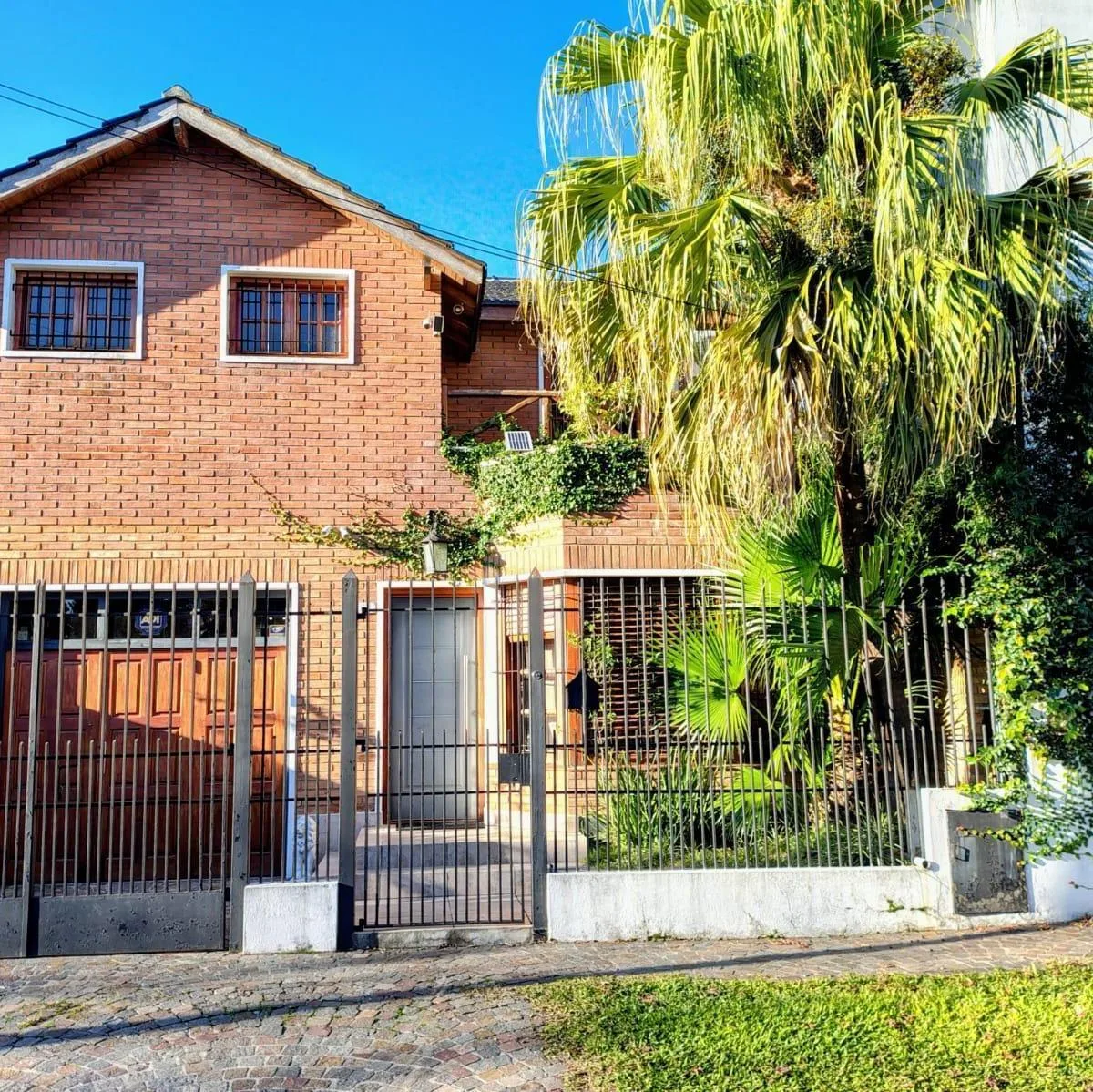 3BR house, pool and covered quincho