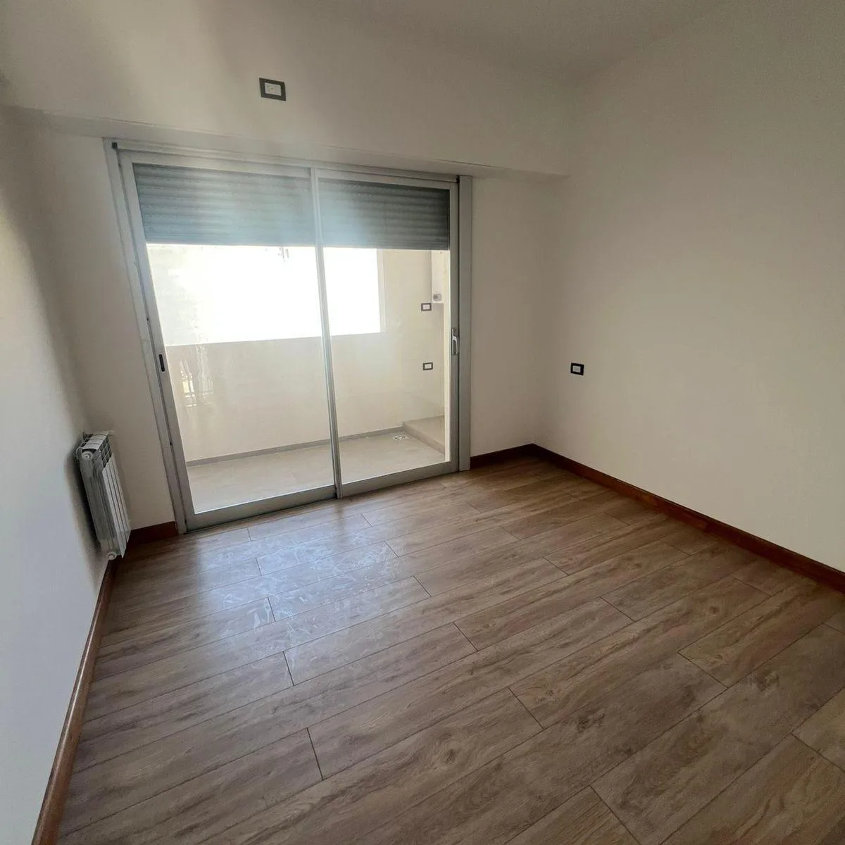 2nd floor, double balcony