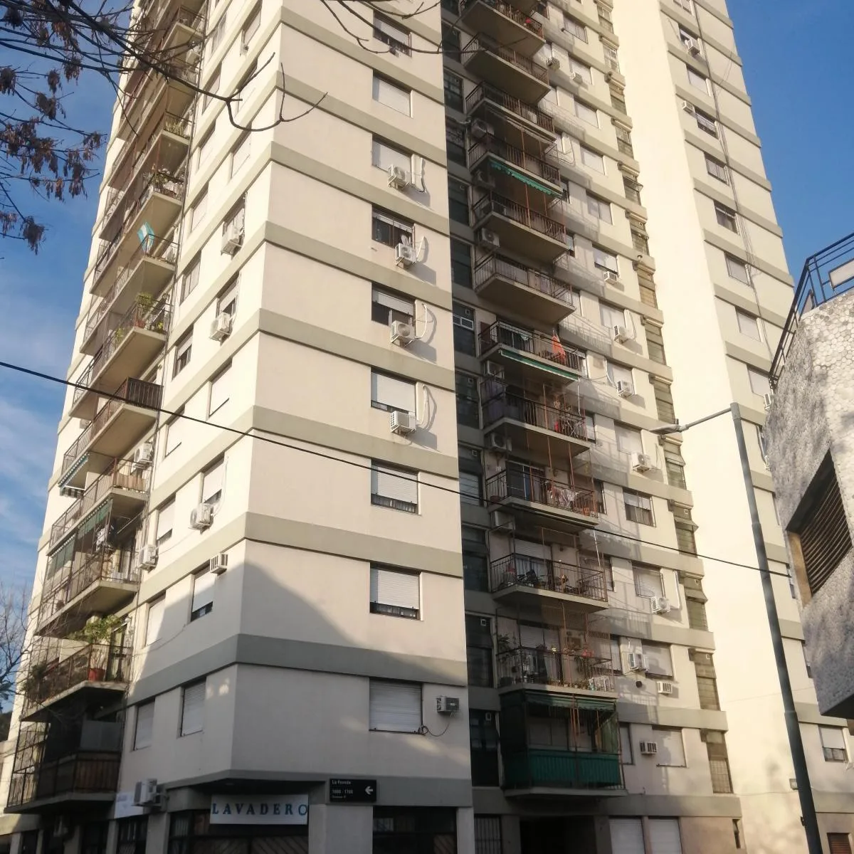 Luminoso 4 Ambientes Todo Externo | Balcón, 2 Baños y Cochera | La Paternal