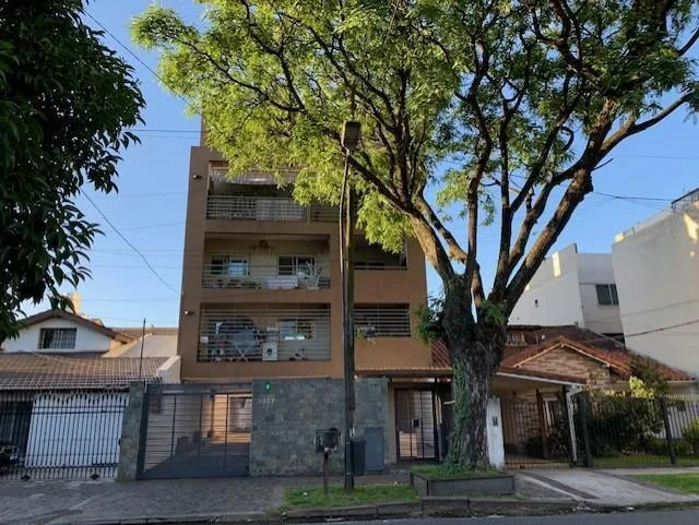 Olivos Departamento 3 Ambientes con Balcon Terraza Baño Toilette y Cochera