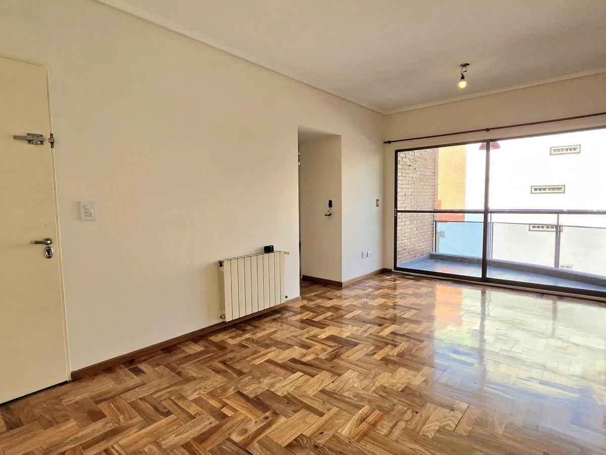 Ramon Falcon Al 1500 - Caballito - Departamento de 2 Amb con Balcón - Excelente Estado - Alquiler