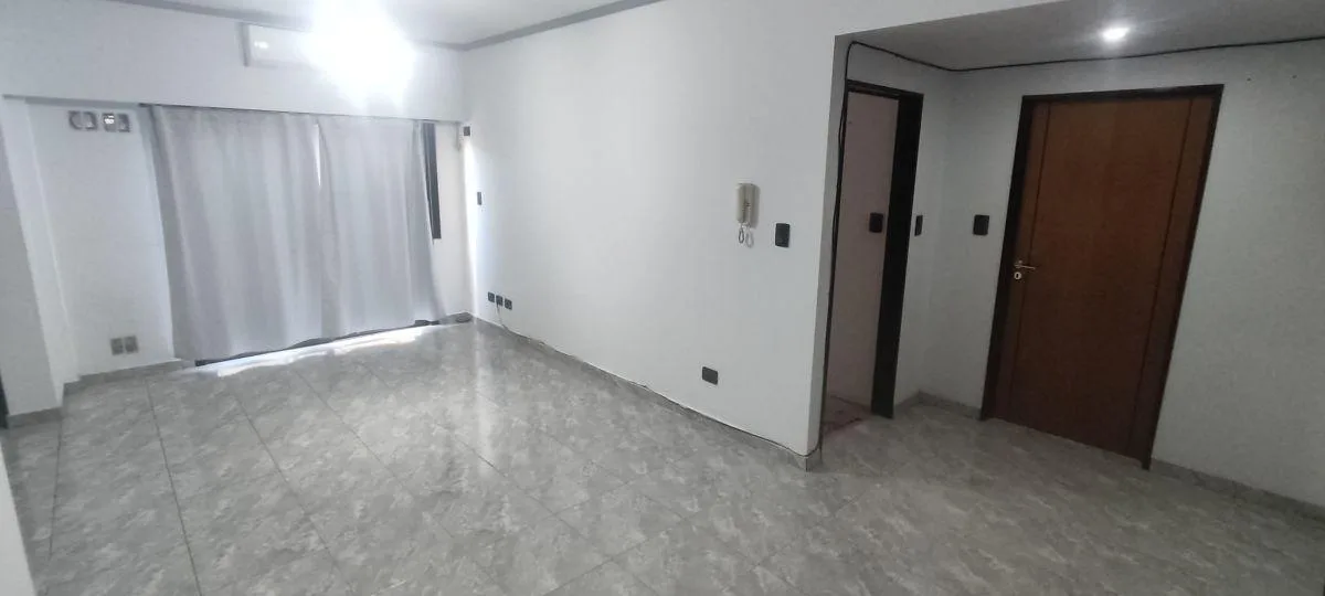 Dpto de 2 Ambientes con Patio Propio y 2 Aires Acond