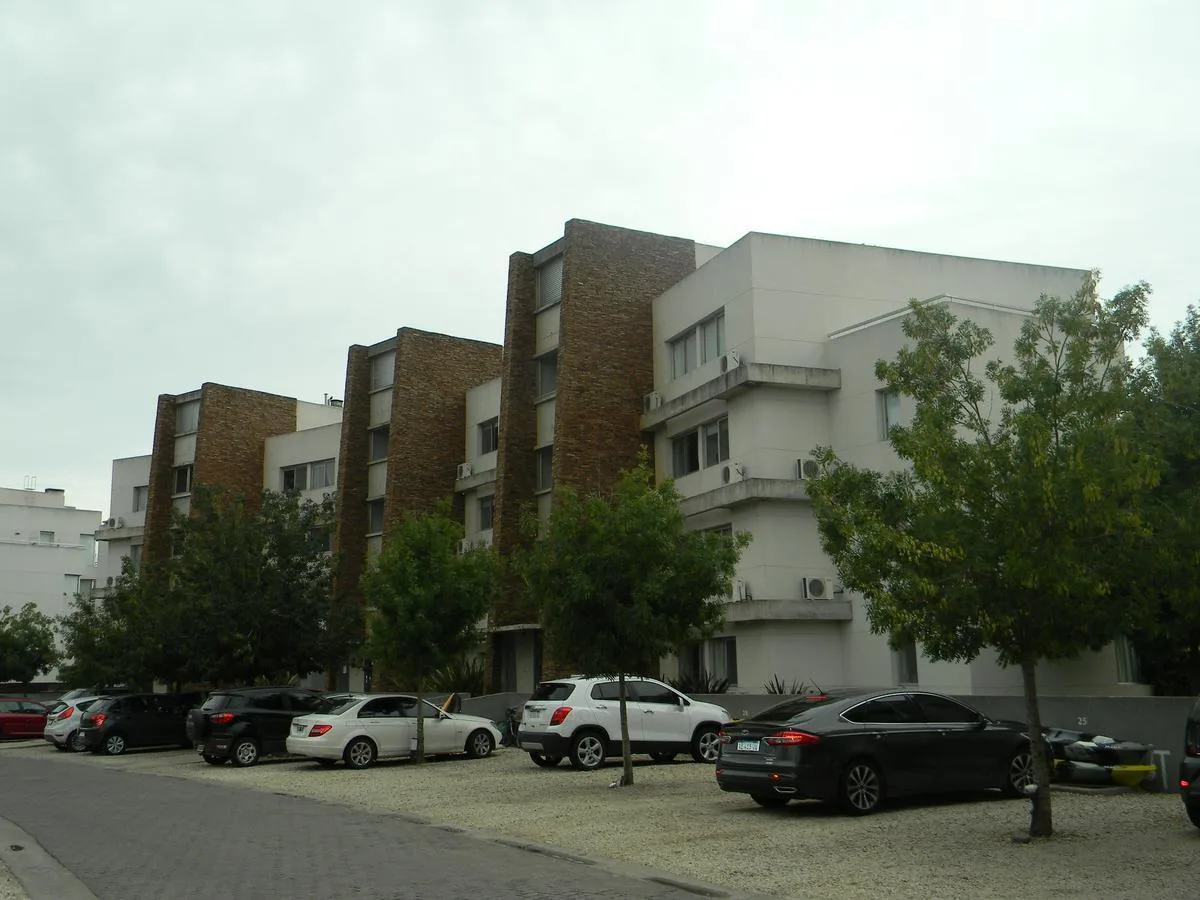 3 quartos, varanda com vista d’água