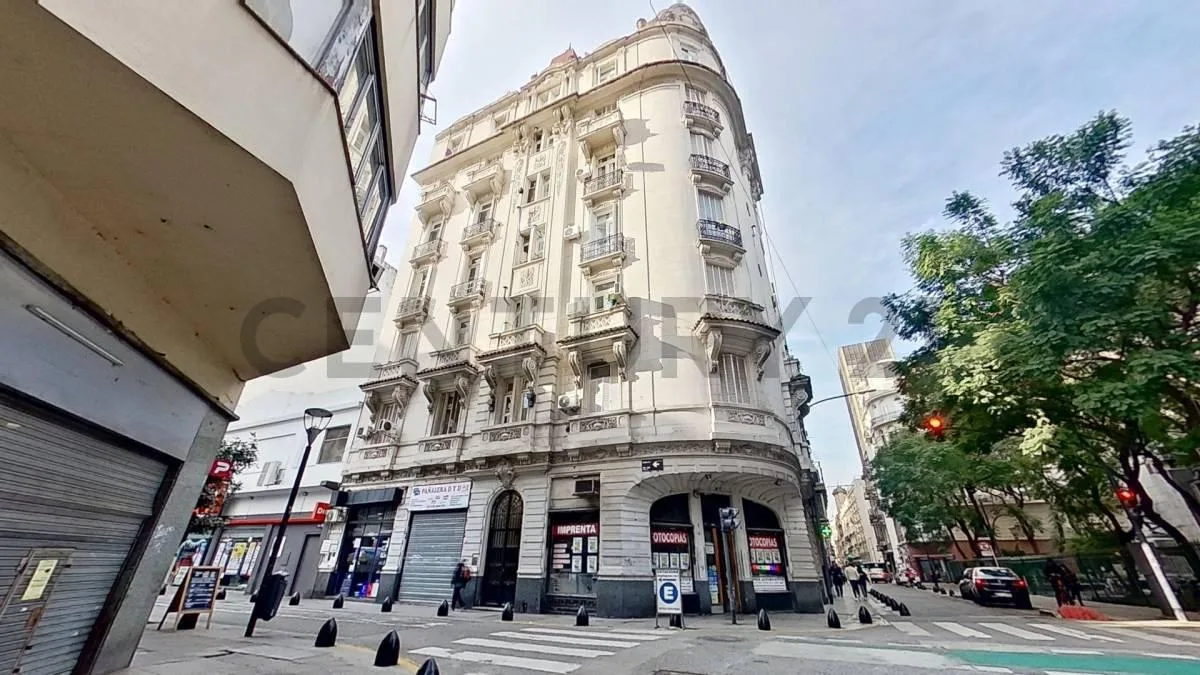 Amplio 2 Ambientes en El Corazón de Microcentro – Vista Abierta en Esquina