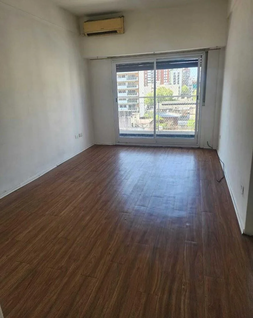 Flores: Alquiler Departamento 2 Ambientes Super Luminoso con Balcón