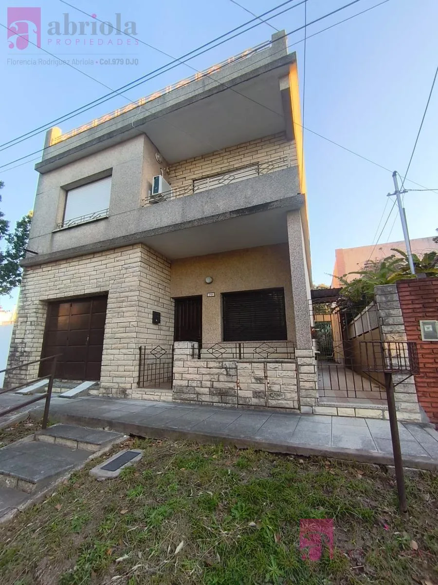 Casa con Departamento en Alquiler en Quilmes Este
