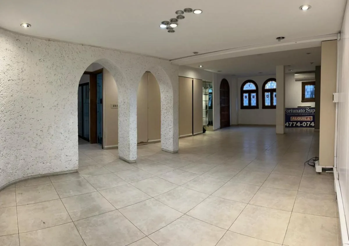 Hermosa Casa de 6 Ambientes Sobre Gorostiaga y Cabildo en Alquiler