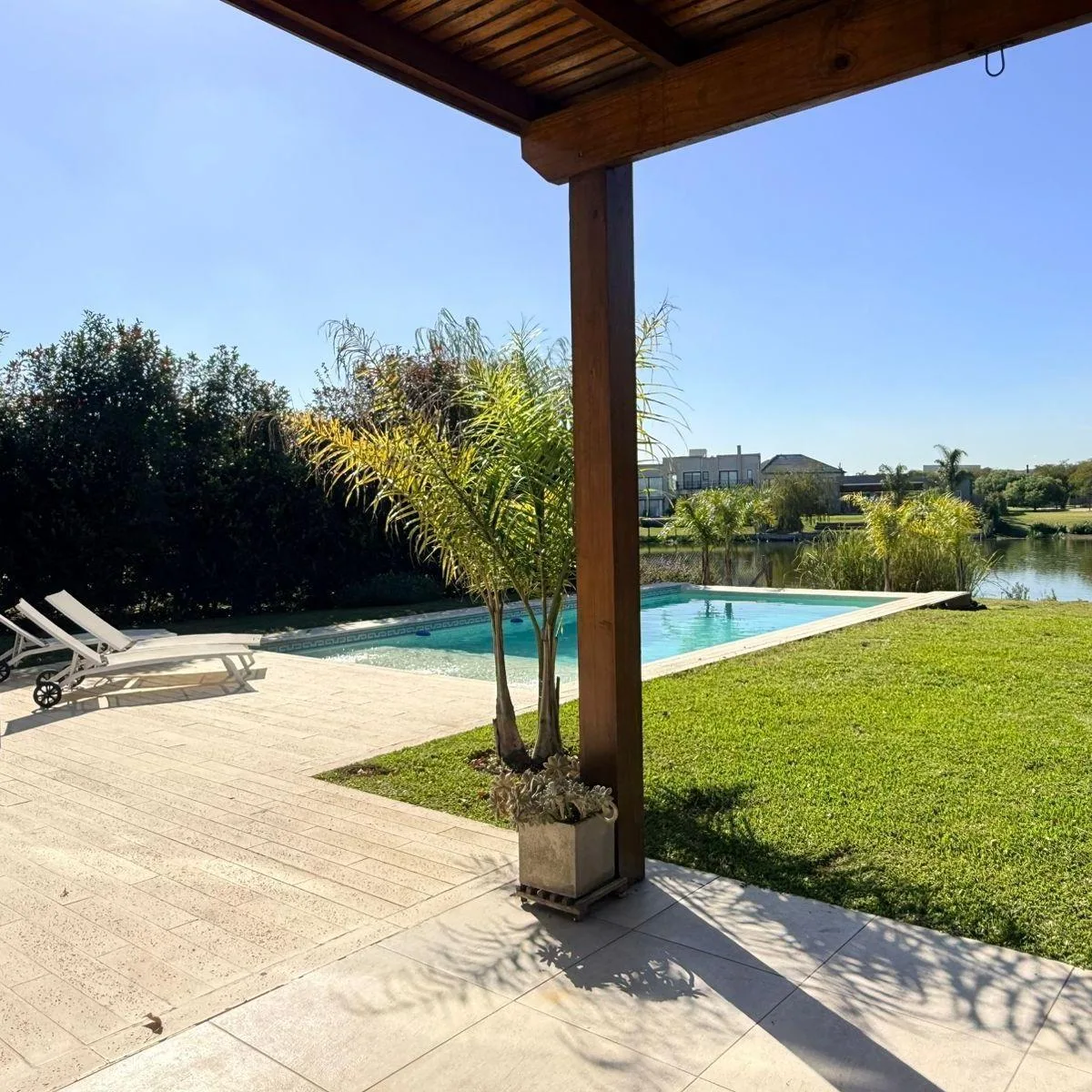 Casa en Venta y Alquiler Anual de 6 Ambientes en Canton Islas Al Agua Amoblada y Equipada