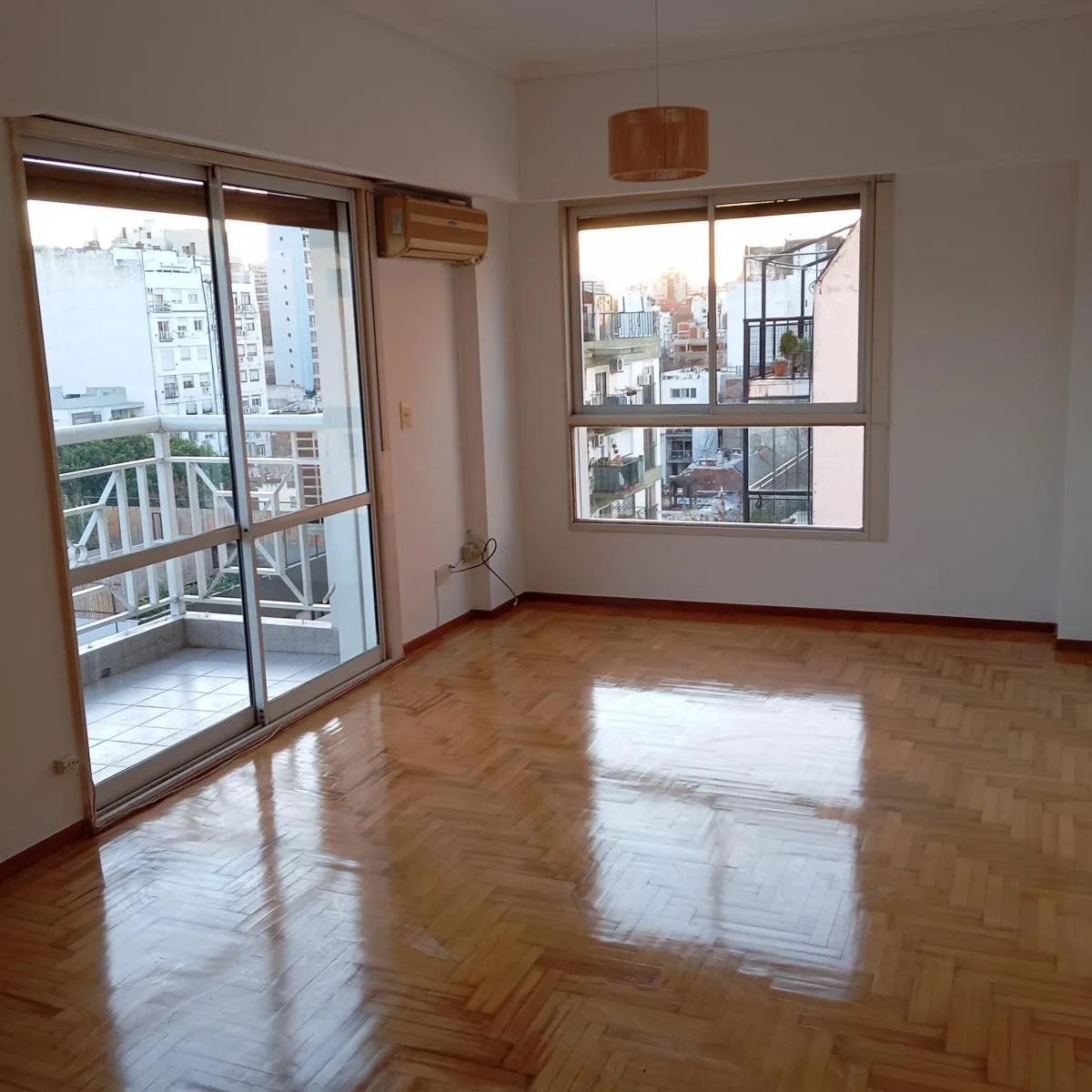 : Excelente Depto/departamento 2 Ambientes Al Frente en Alquiler en