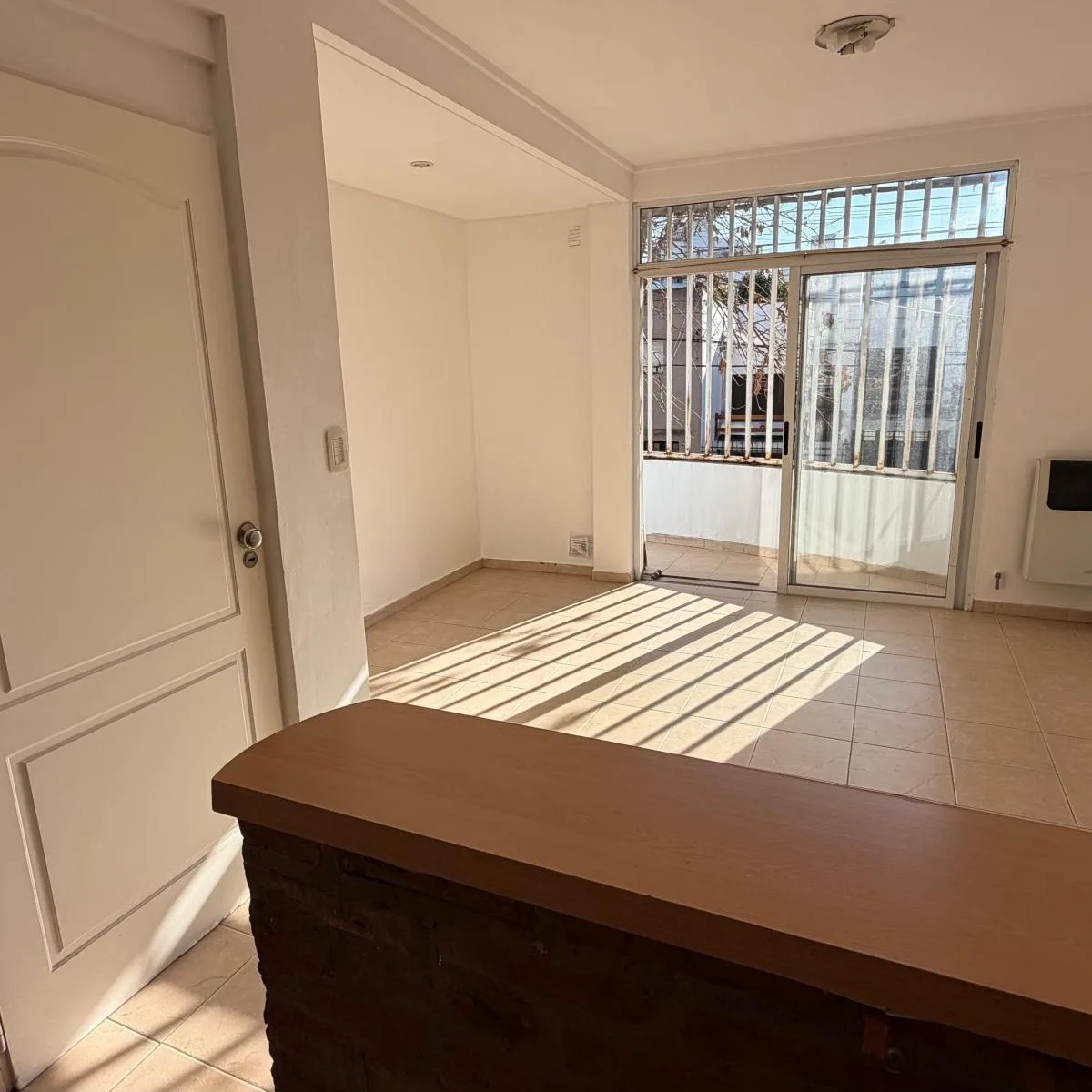 1BR with balcony and bathtub