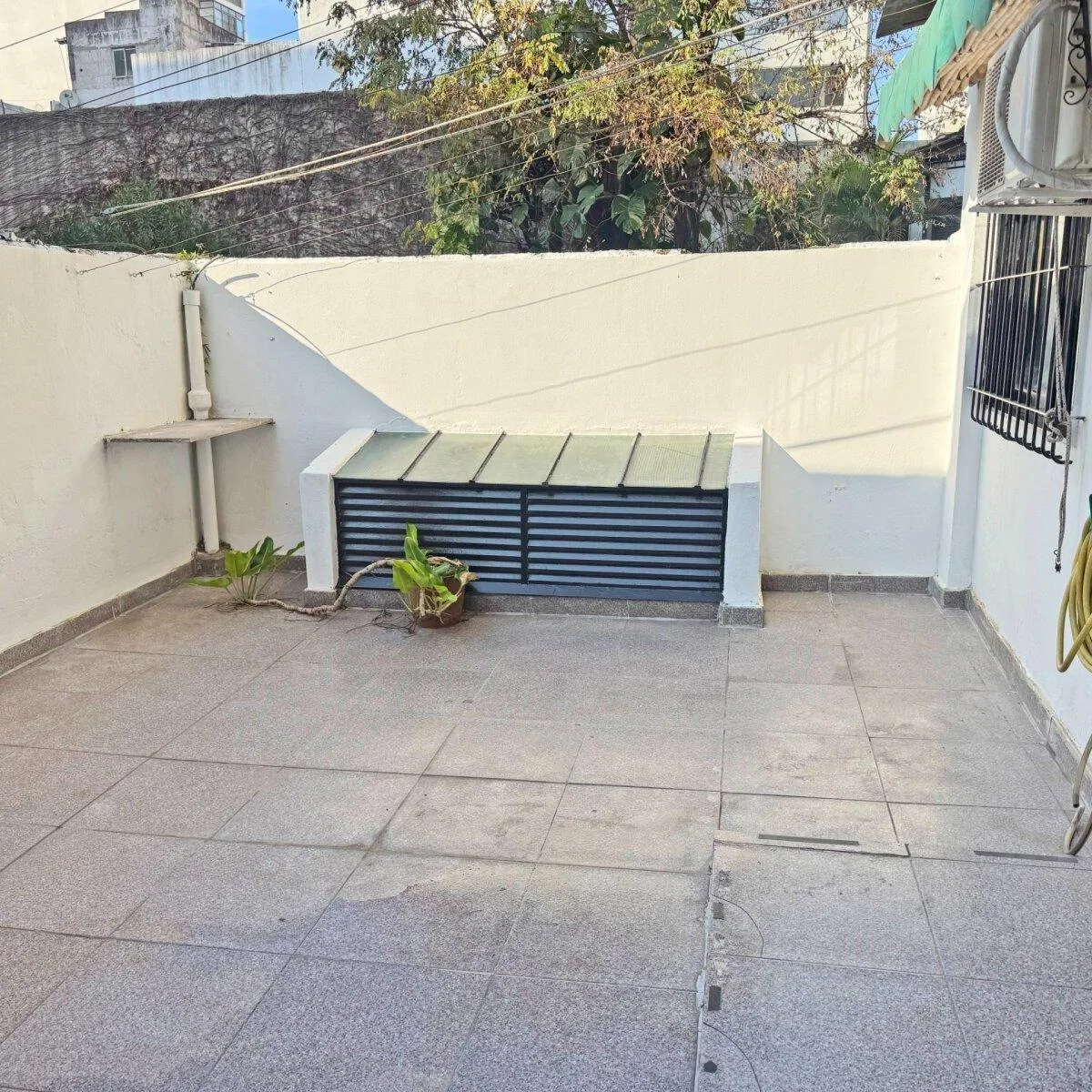 Alquiler Depto 2 Amb con Patio y Lavadero - Reciclado - 1er Piso X Ascensor