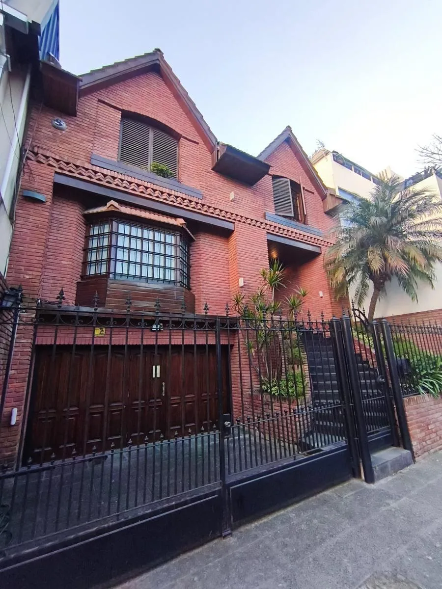 4-bedroom house with pool