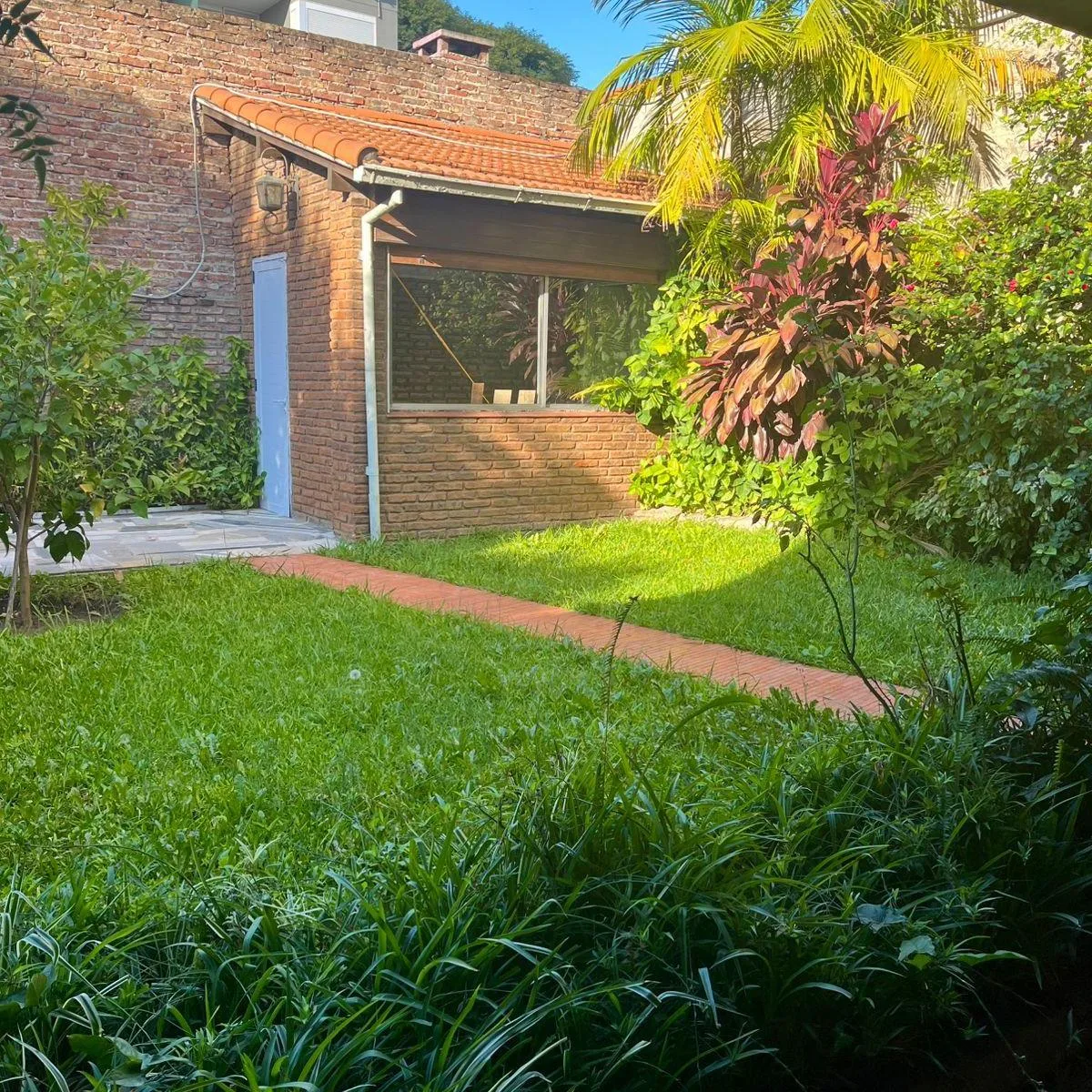 Amplio Departamento de 5 Ambientes en Pb con Jardín y Galería – Saavedra