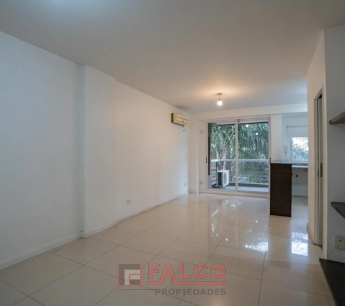 Moderno 2 Ambientes con Balcon a La Calle en Centenera 800
