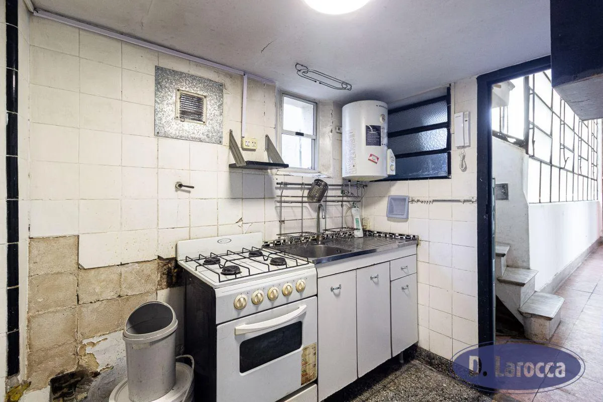 Primer piso, 4 ambientes, estilo antiguo