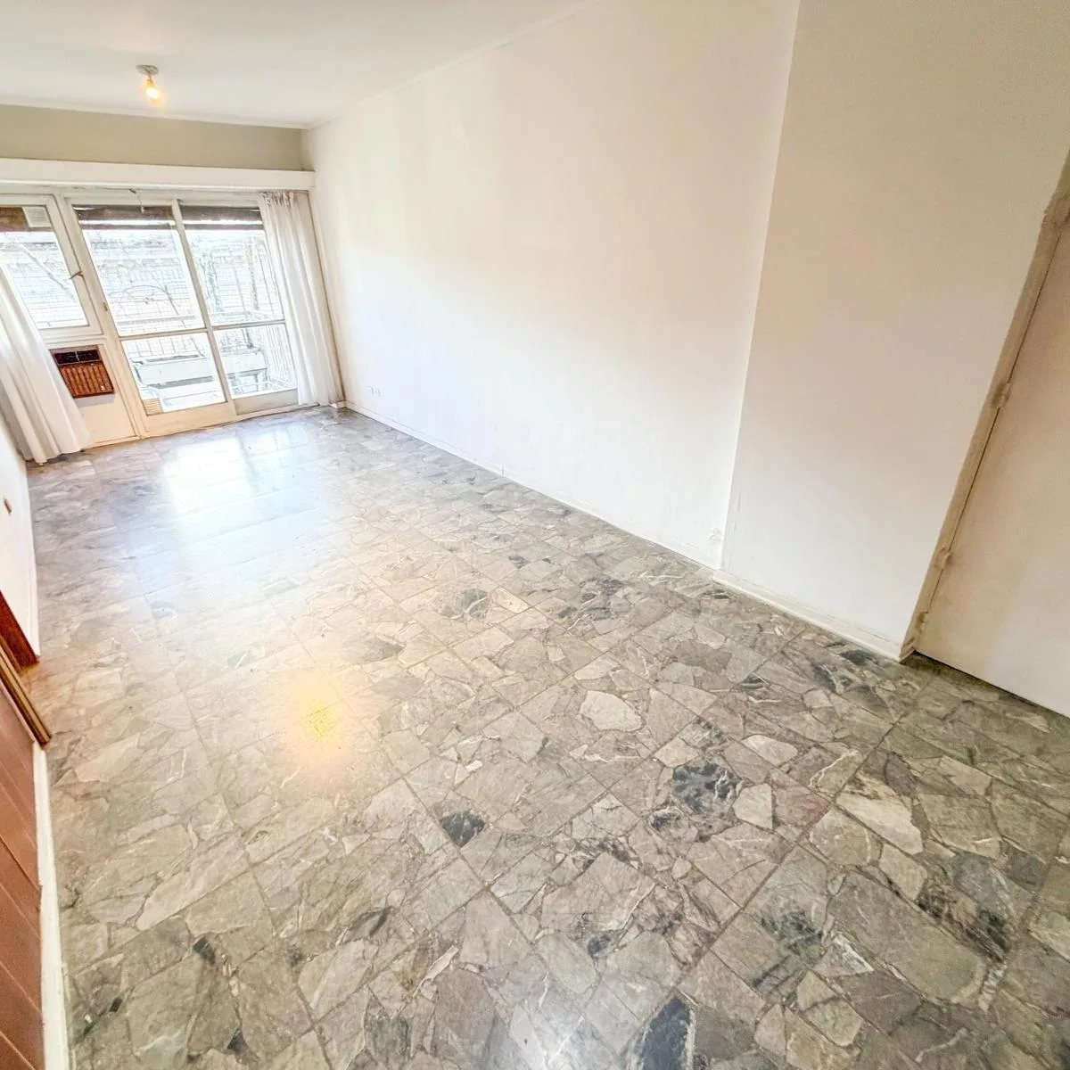 Departamento en Alquiler de 4 Ambientes Más Dependencia en Flores