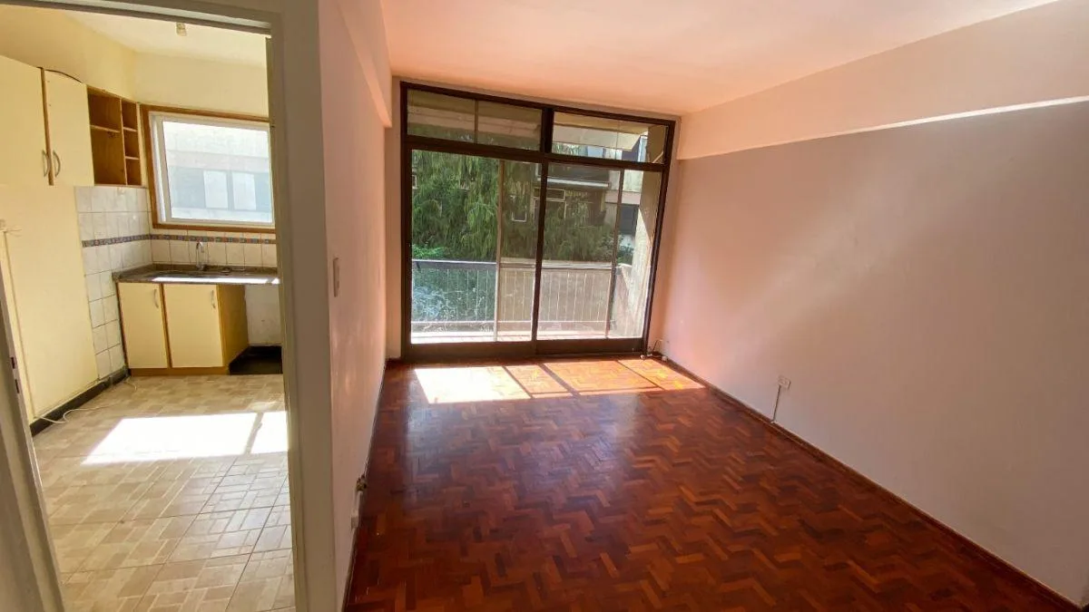 Apartment with rear balcony
