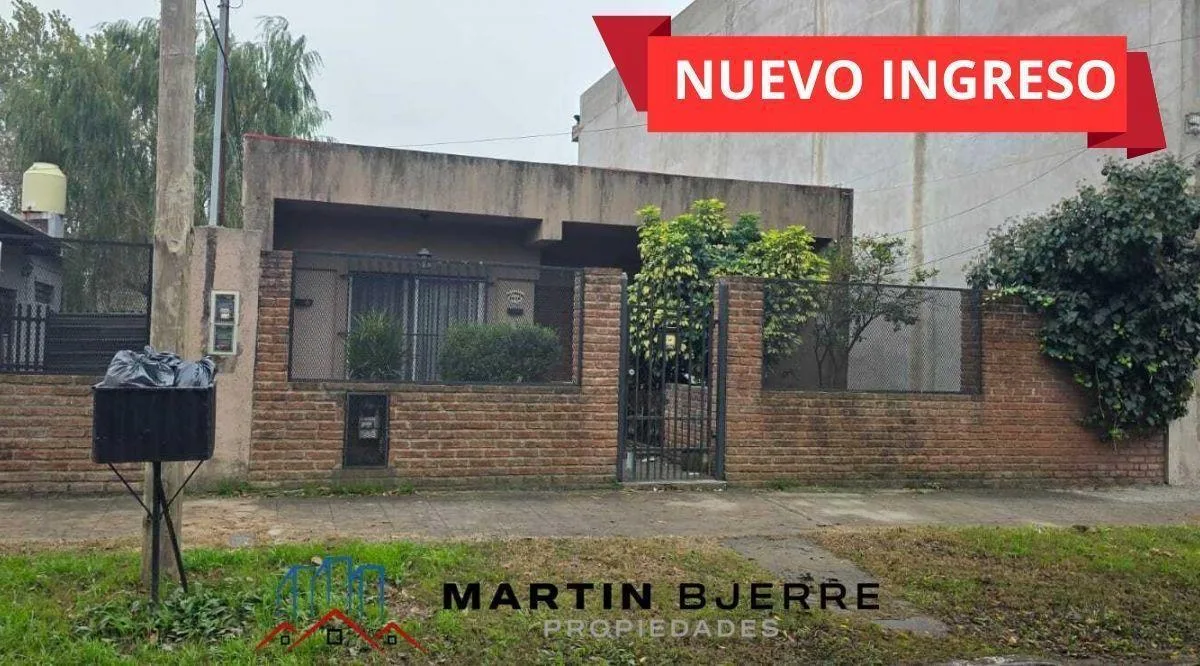 Casa 3 ambientes con jardín