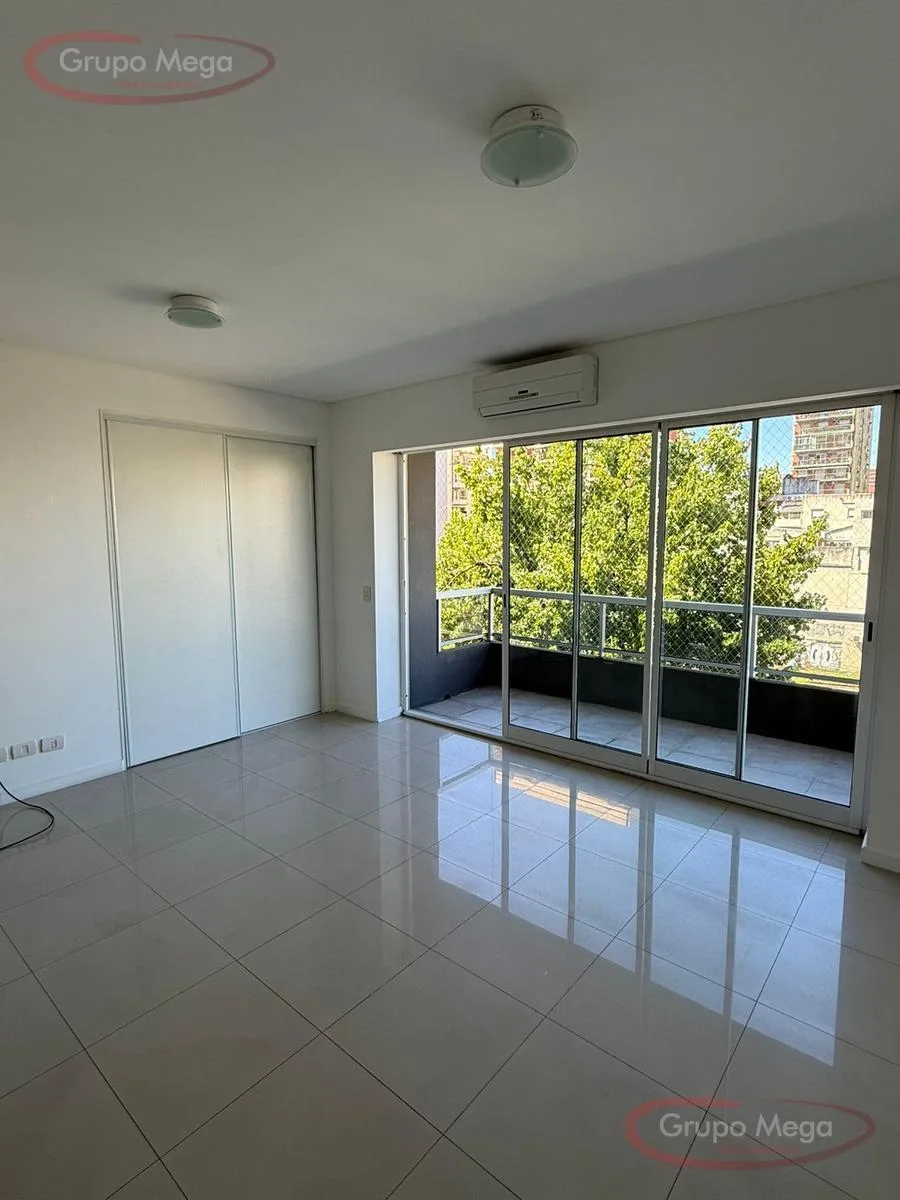 1 ambiente con balcón aterrazado