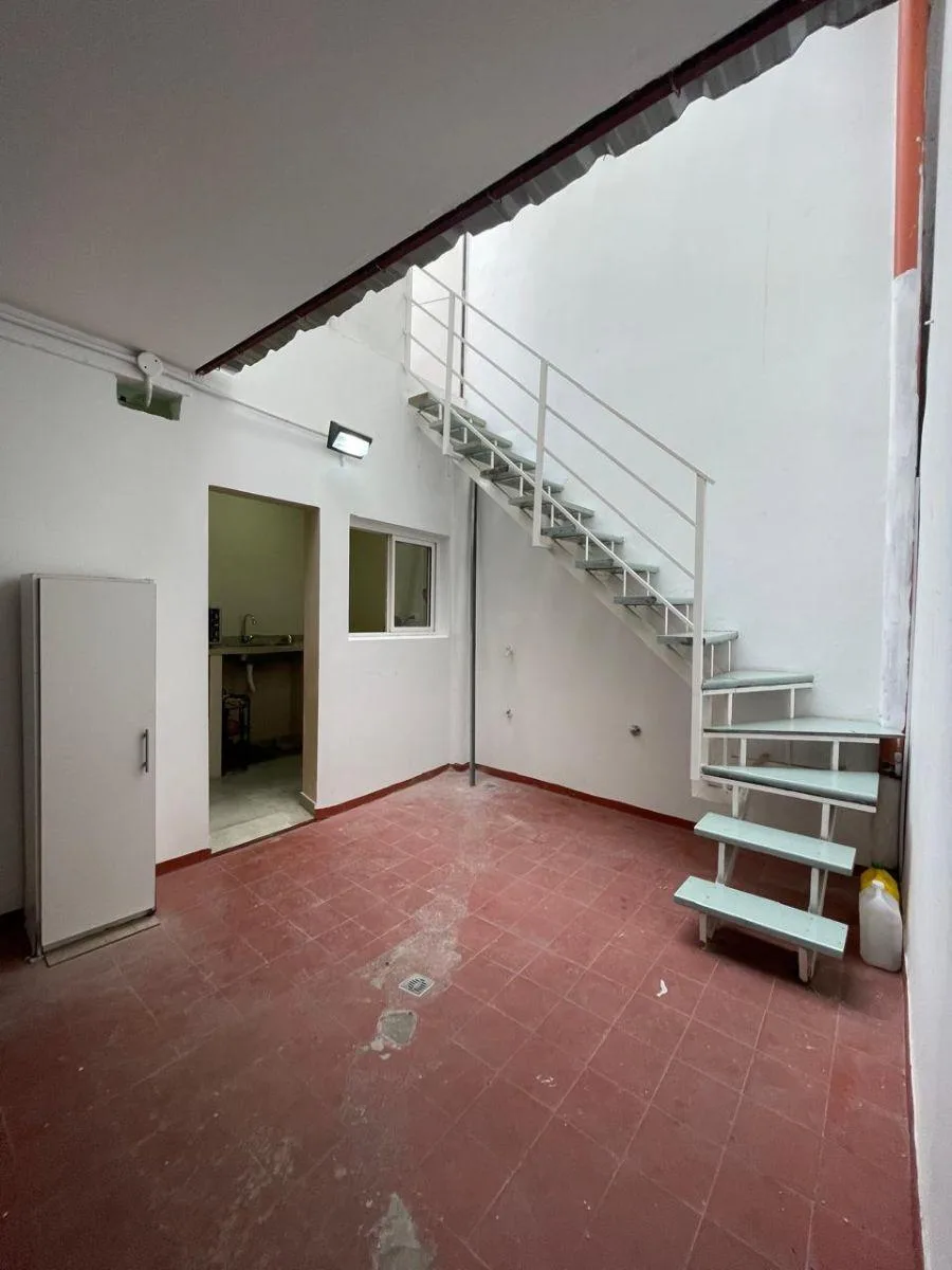 Monoambiente con Patio y Cocina Separada
