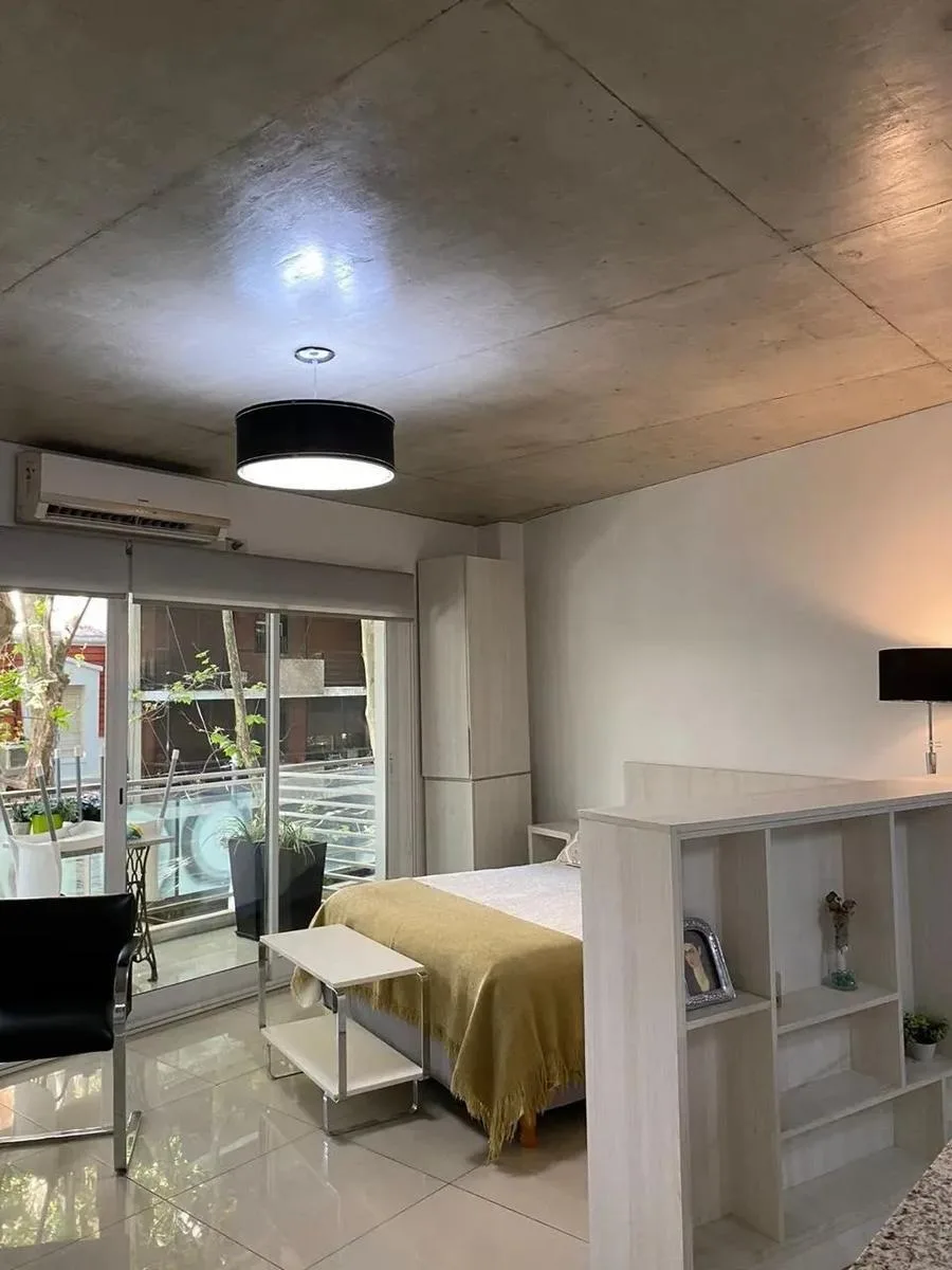 Monoambiente amoblado con balcón