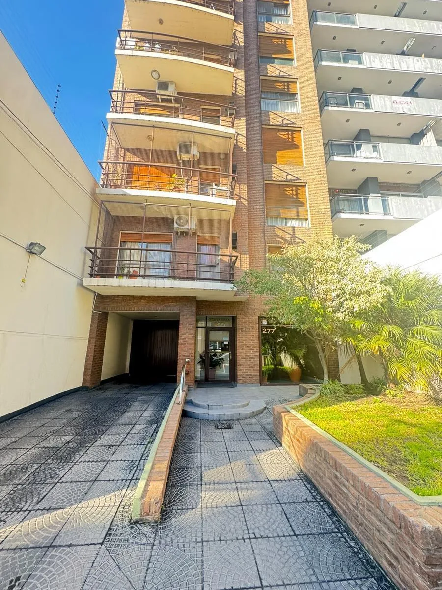 Departamento en Alquiler en Quilmes Centro con Cochera