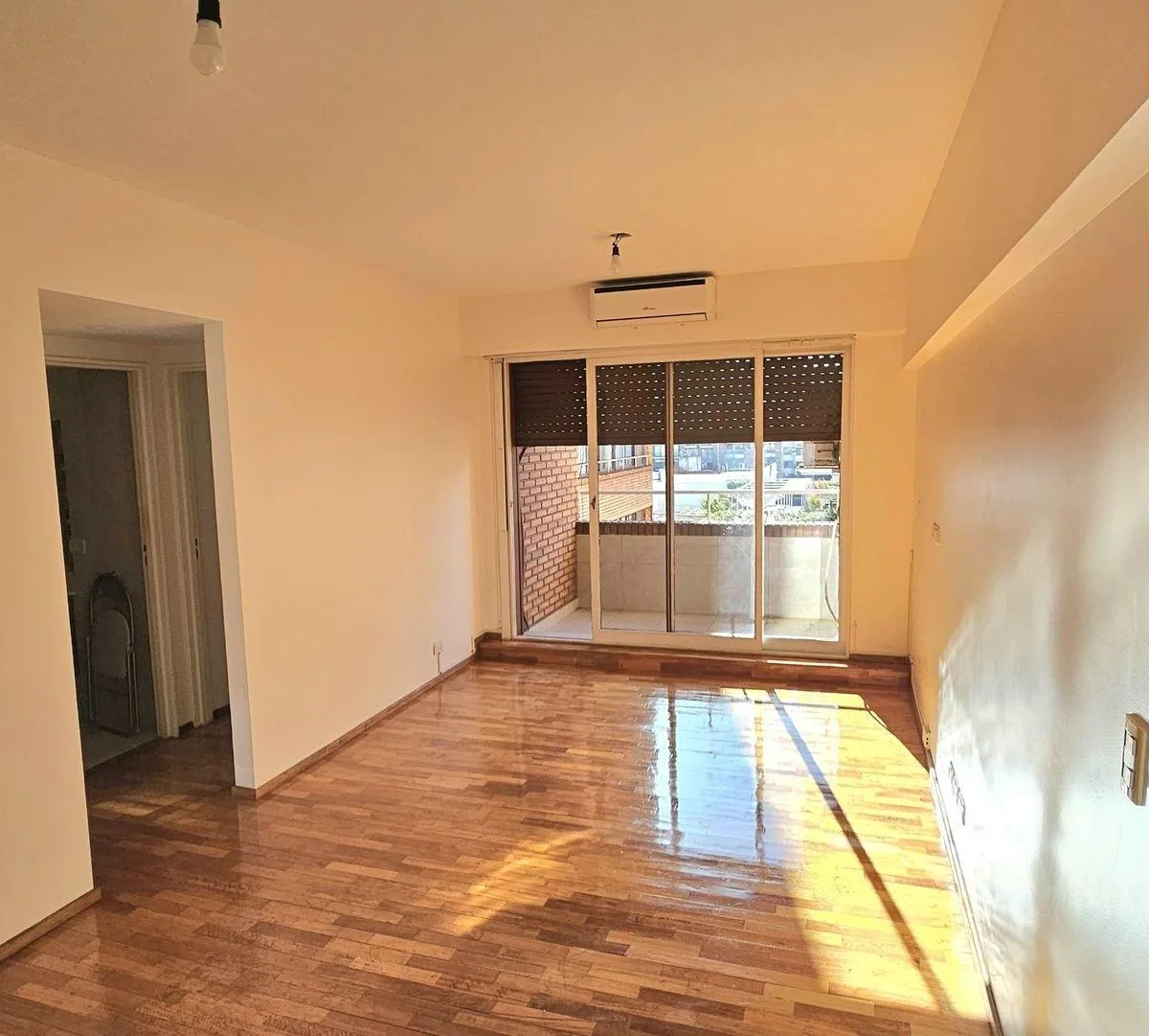 2-room front-facing with balcony