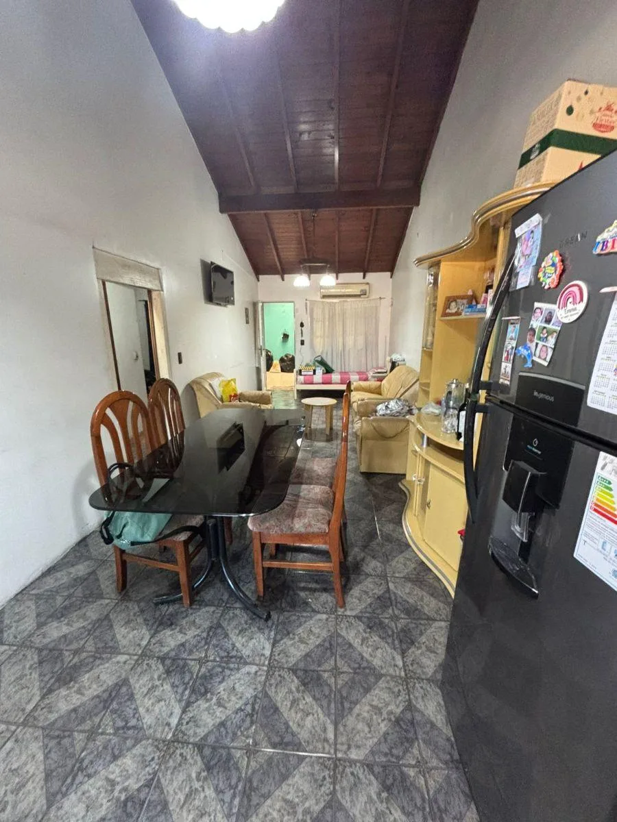 2 dormitorios, patio techado