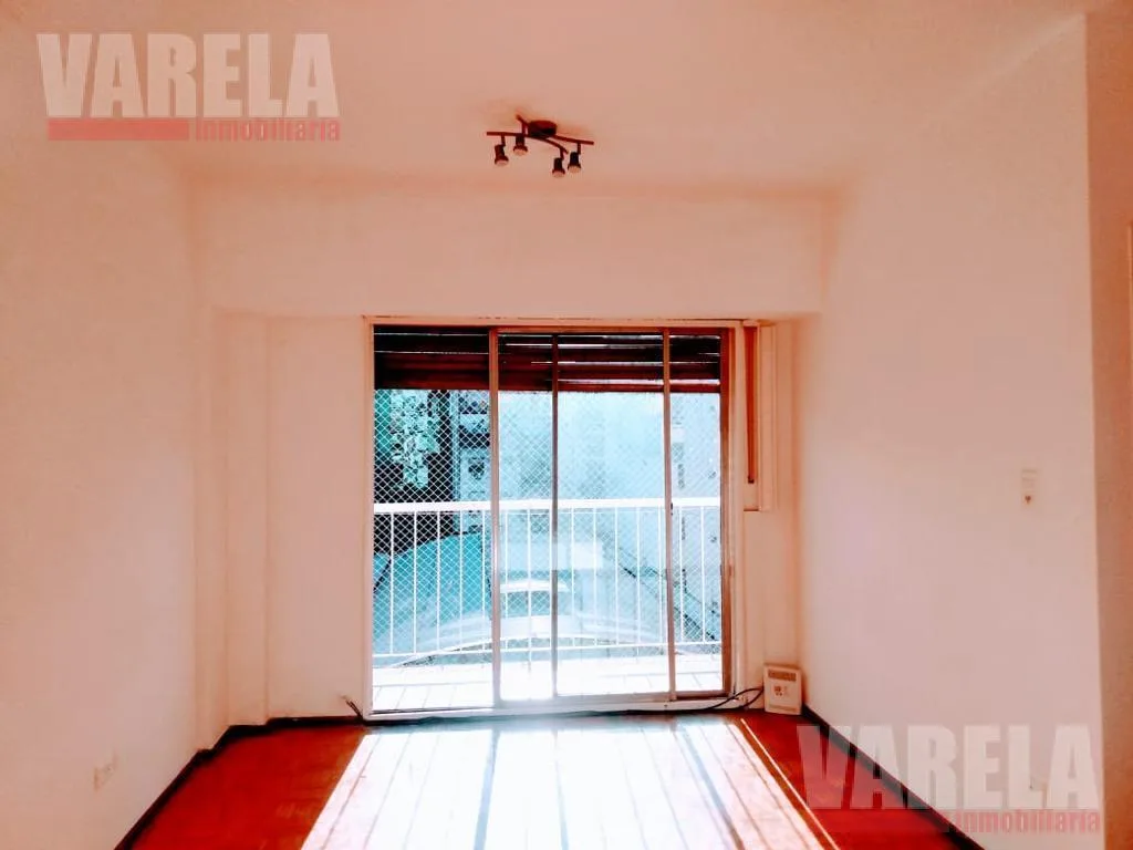 Departamento en Alquiler Monoamb. C/balcón en Moldes Al 1900