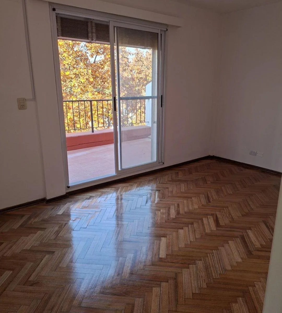 Alquiler Departamento con Balcón en Olivos