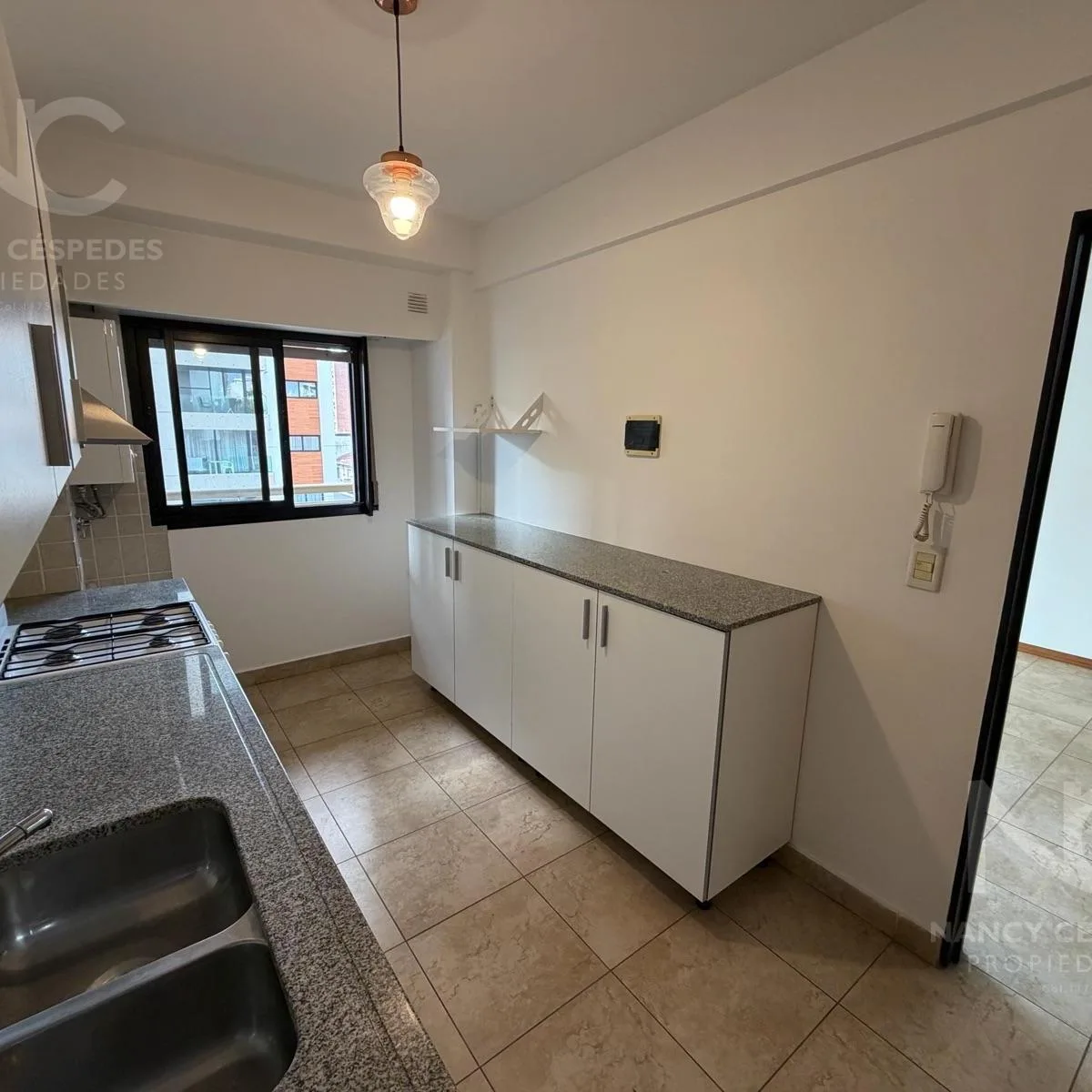 Departamento de 3 Ambientes con Cochera en Alquiler Quilmes Centro!