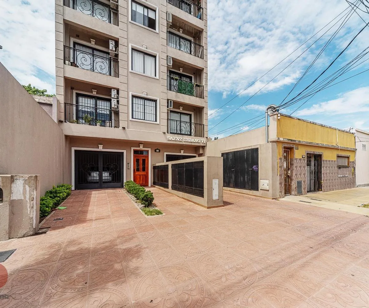 Departamento 2 Ambientes en Alquiler con Balcón y Terraza Propia - Santos Lugares