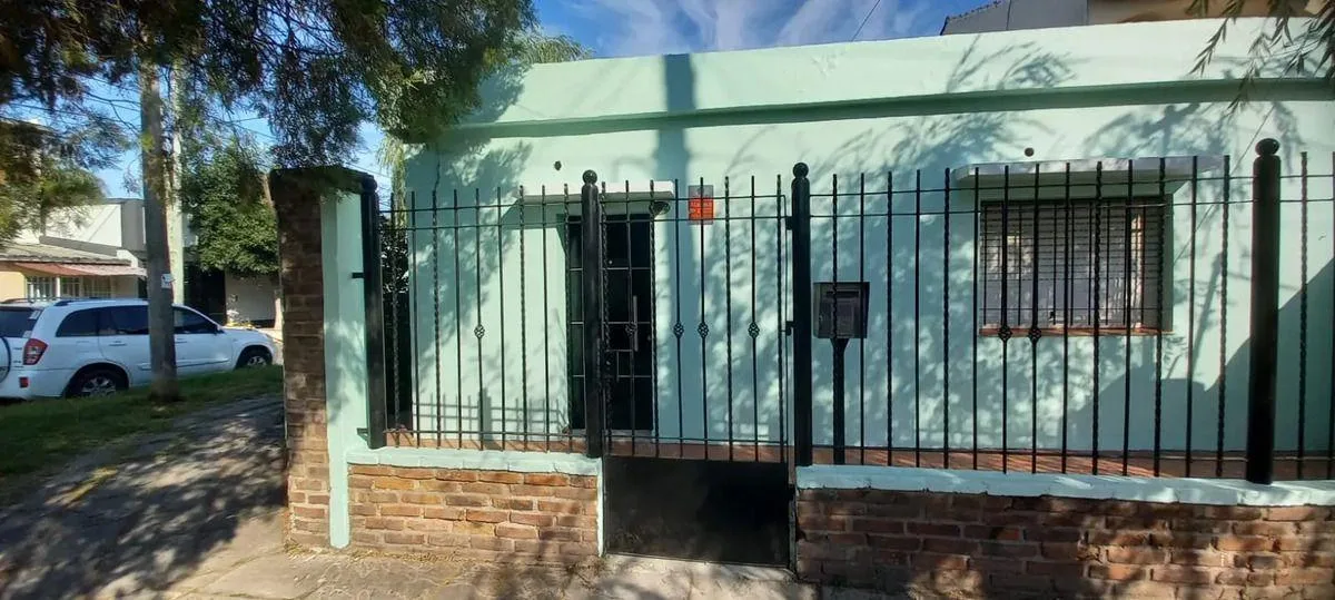 Casa 3 ambientes con cochera