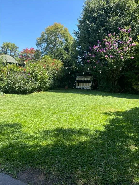 One-story chalet, garden and quincho