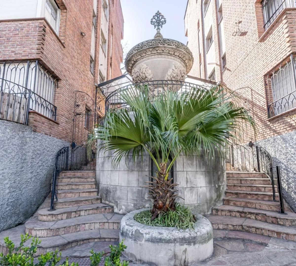 3 rooms, balcony and parking