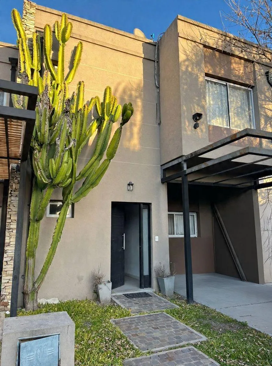 3BR house, quincho and garden