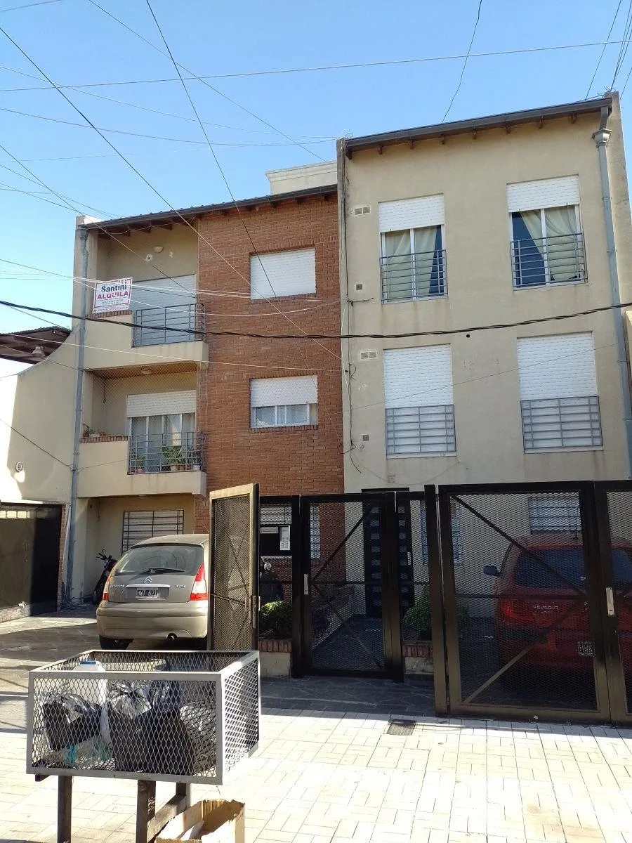 Planta baja al frente con patio