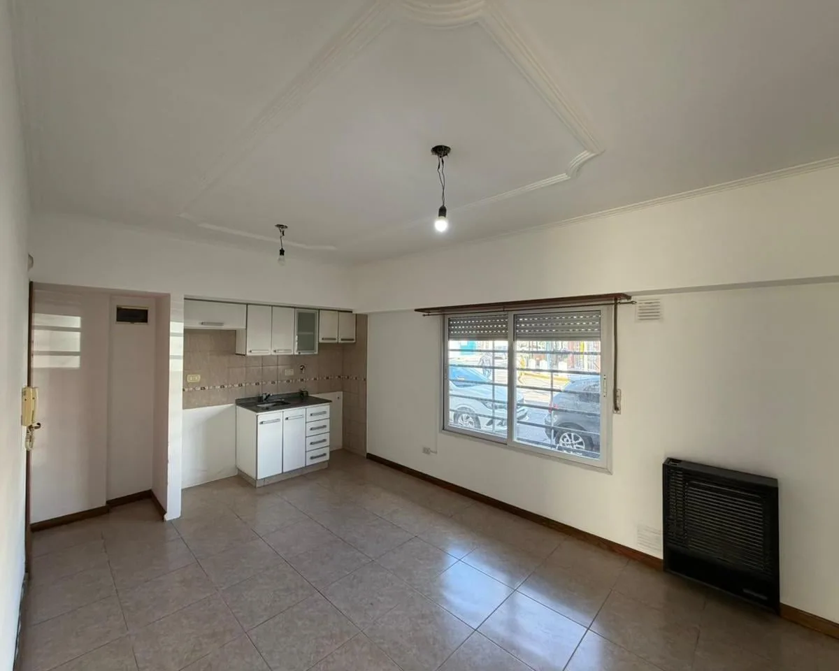 Departamento Dos Ambientes en Alquiler Patio Propio en Wilde