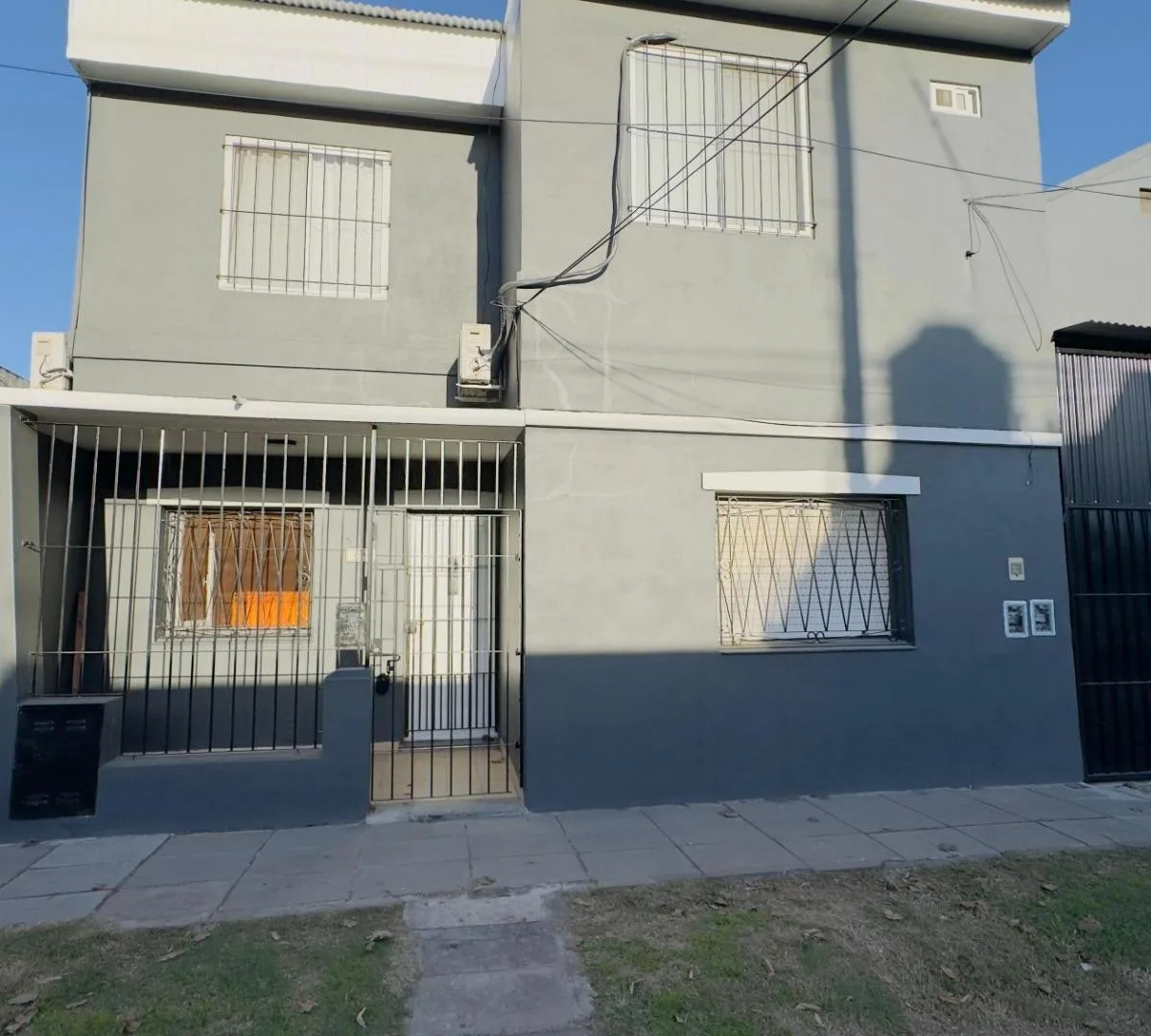 Casa con Patio Disponible en Alquiler
