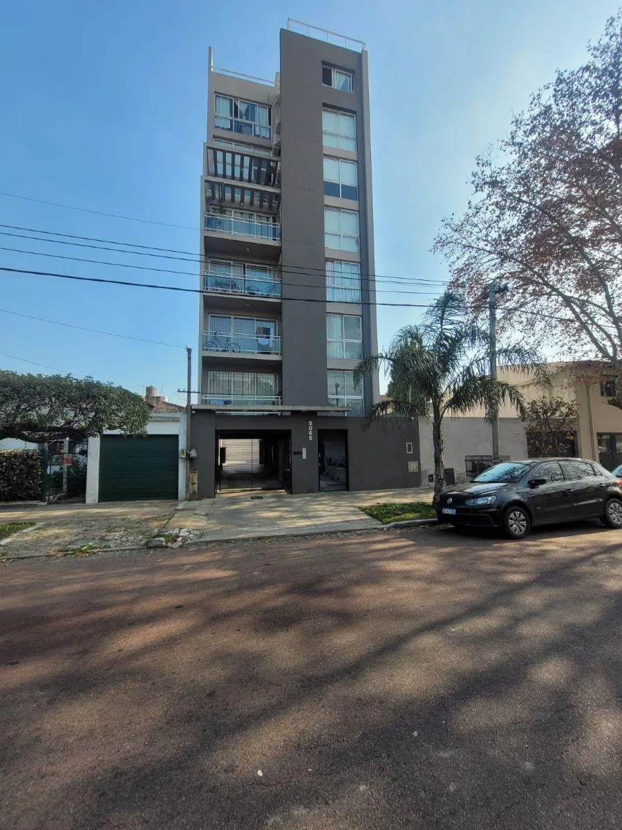 Monoambiente con balcón y AC